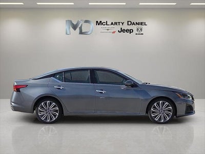 2023 Nissan Altima SL FWD