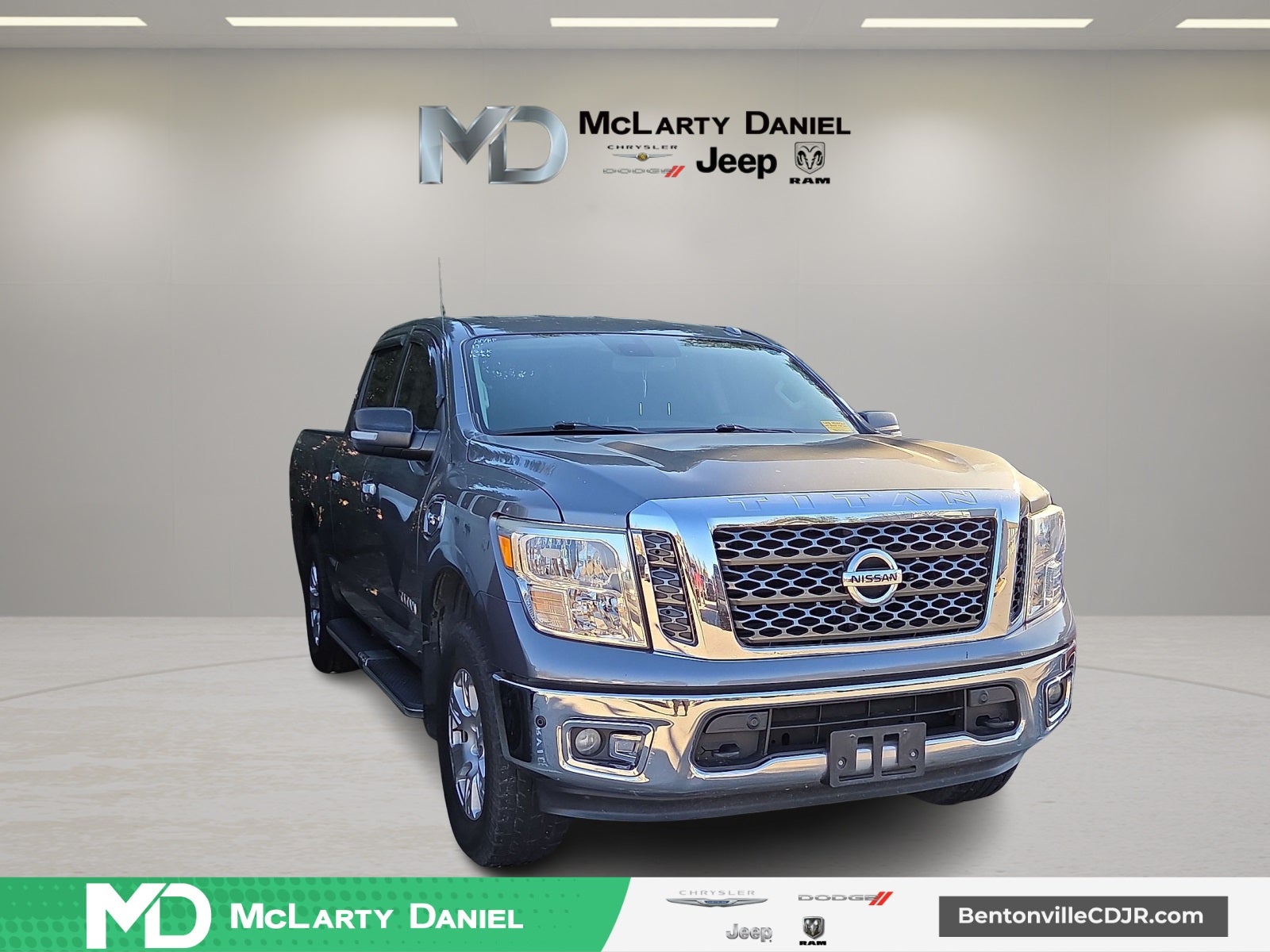 2017 Nissan TITAN SV