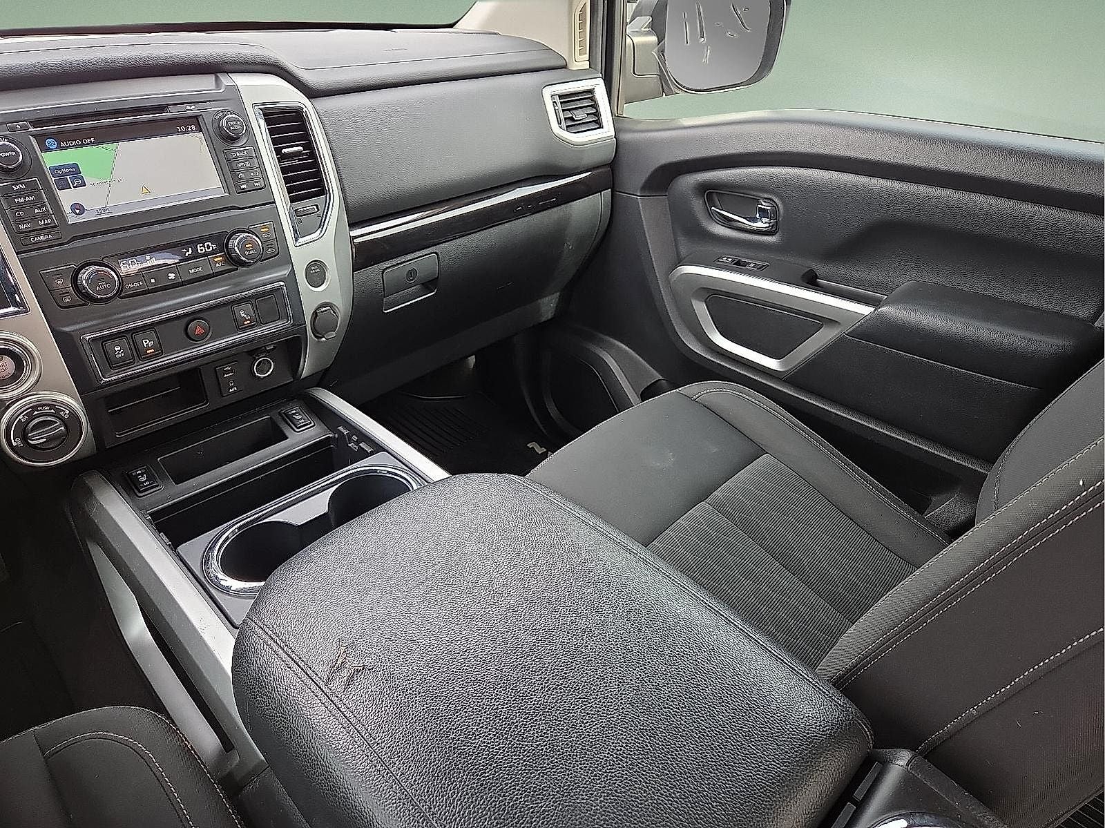 2017 Nissan TITAN SV