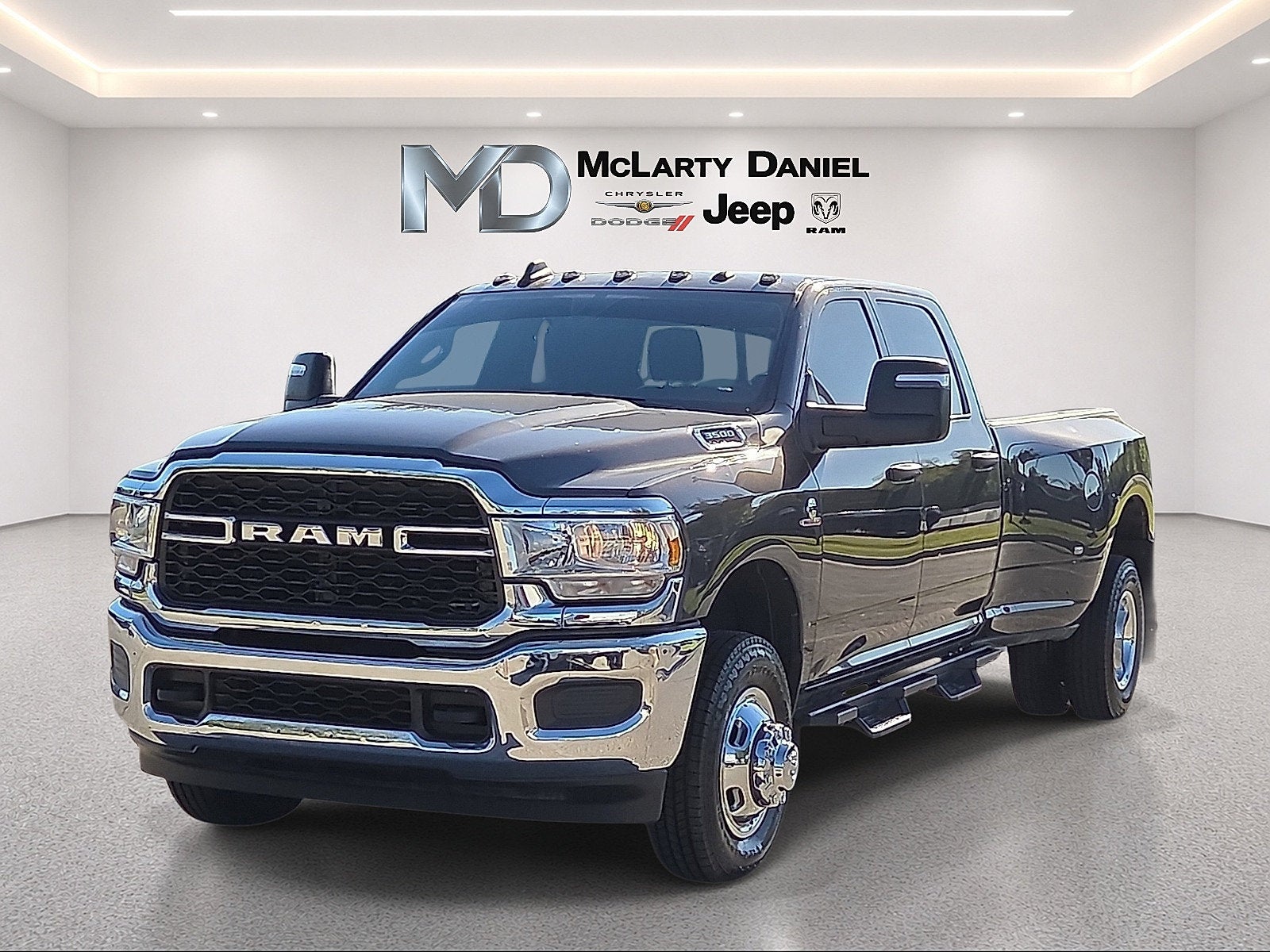 2024 RAM 3500 Tradesman Crew Cab 4x4 8' Box
