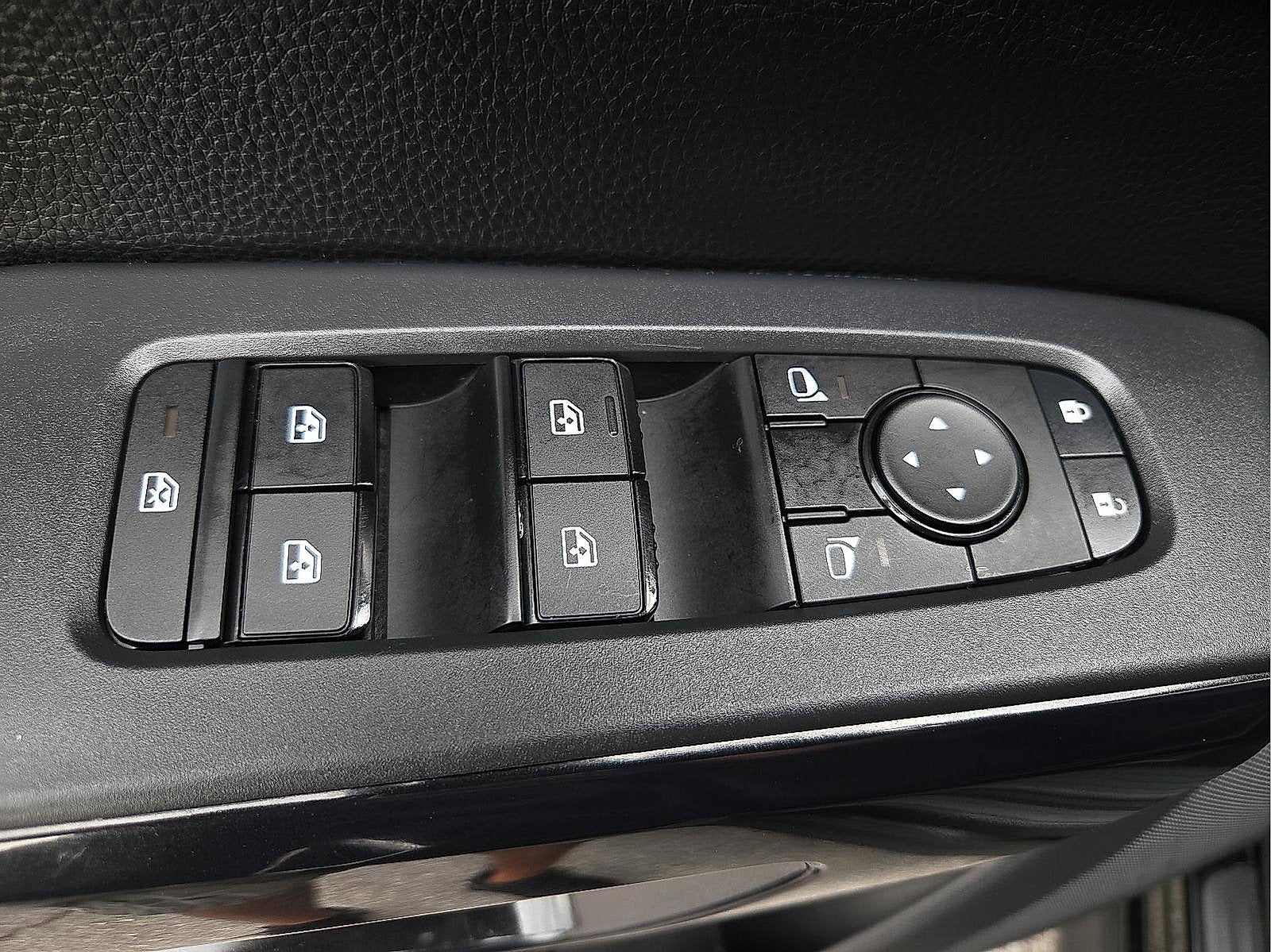 2025 Nissan Pathfinder S FWD
