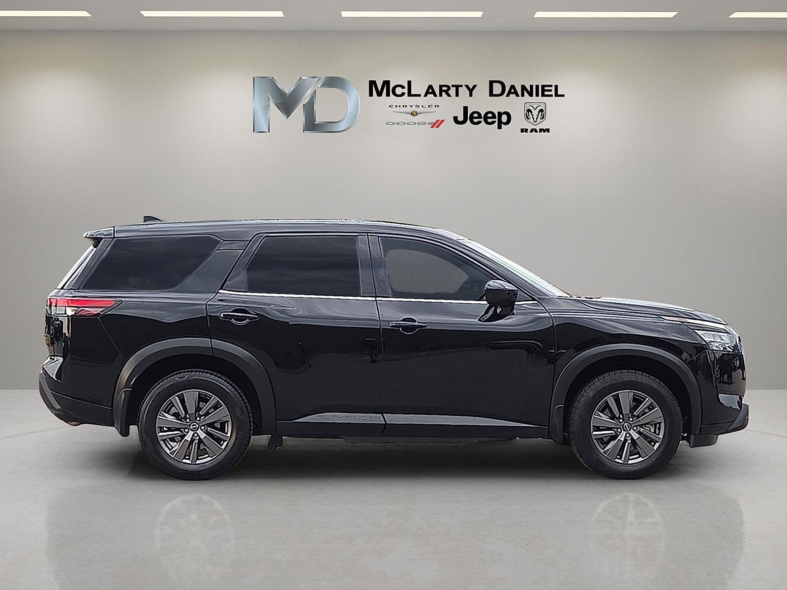 2025 Nissan Pathfinder S FWD