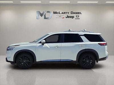 2023 Nissan Pathfinder Platinum FWD