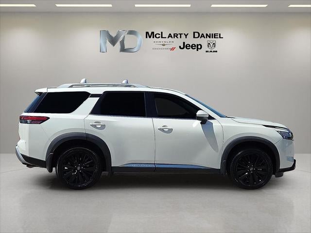2023 Nissan Pathfinder Platinum FWD