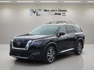 2025 Nissan Pathfinder Platinum 4WD