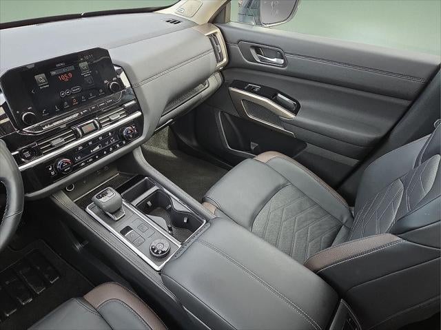 2025 Nissan Pathfinder Platinum 4WD
