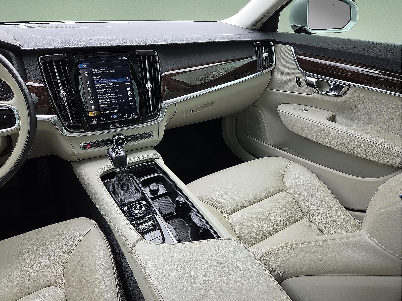 2019 Volvo S90 T6 Momentum