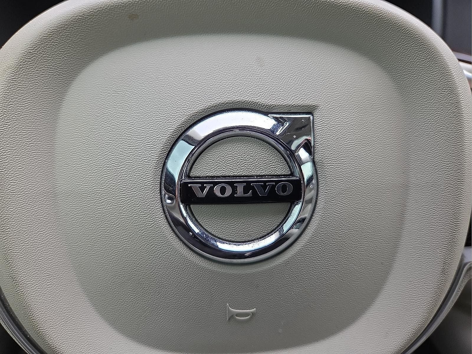 2019 Volvo S90 T6 Momentum