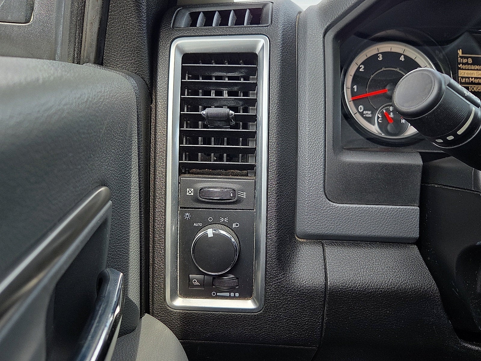 2020 RAM 1500 Classic SLT Crew Cab 4x4 6'4' Box