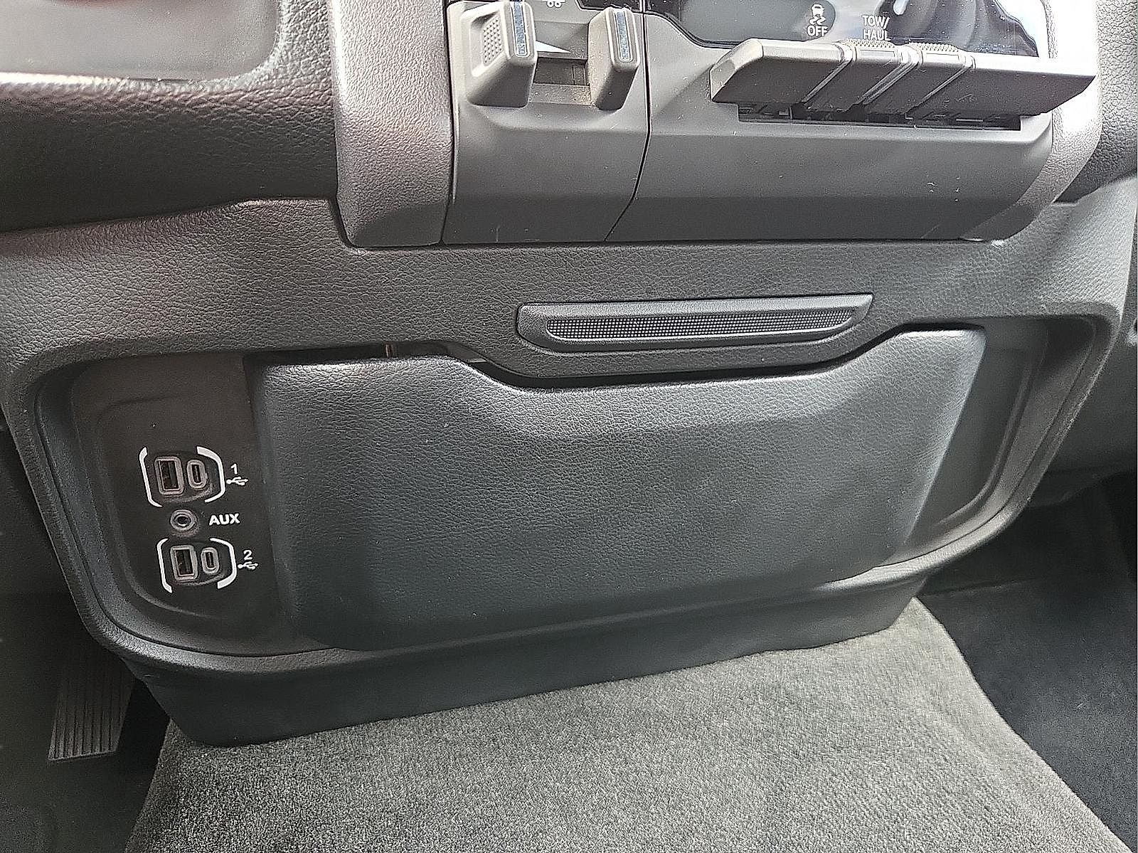 2021 RAM 1500 Big Horn Crew Cab 4x4 5'7' Box