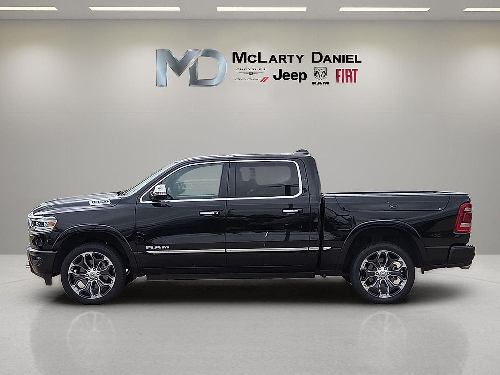 2021 RAM 1500 Limited Crew Cab 4x4 5'7' Box