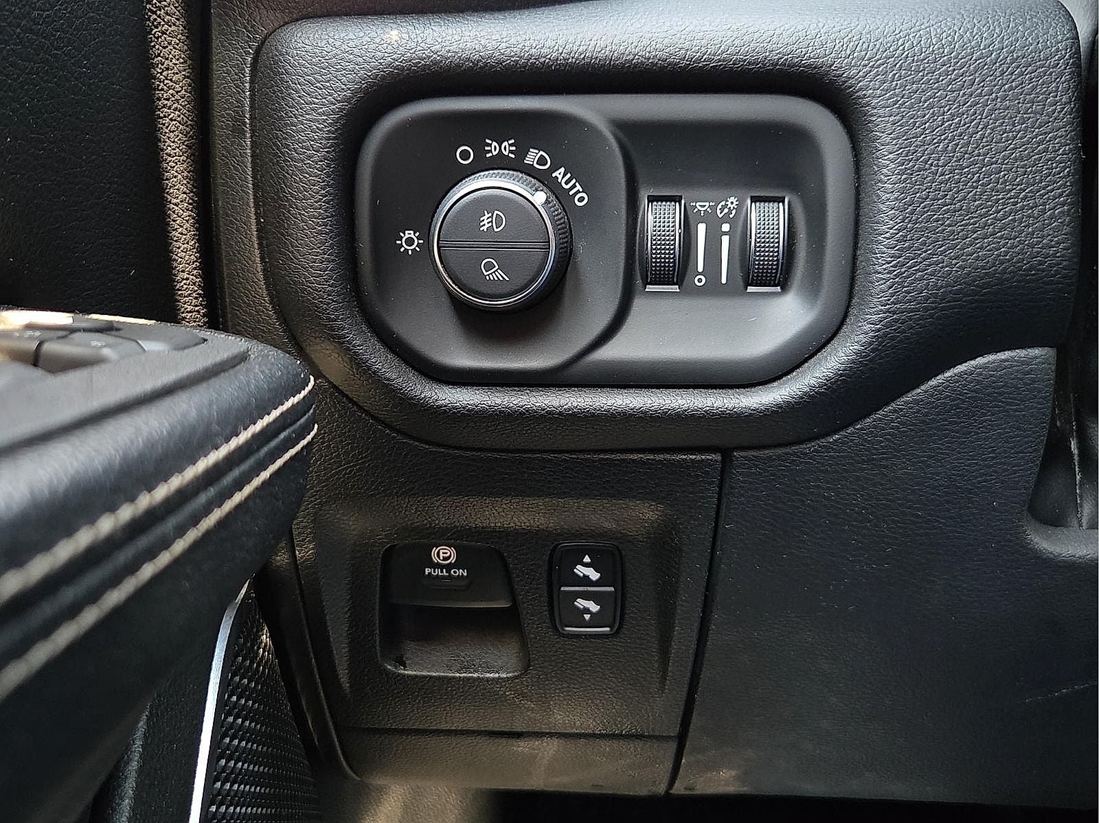 2025 RAM 1500 Laramie Crew Cab 4x4 5'7' Box