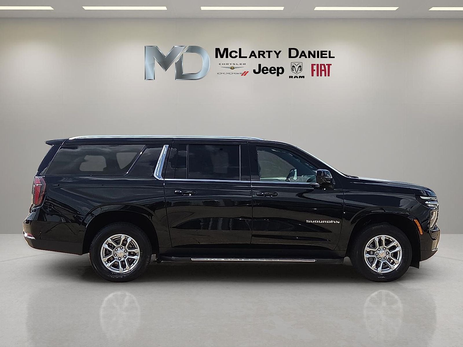 2025 Chevrolet Suburban 2WD LT