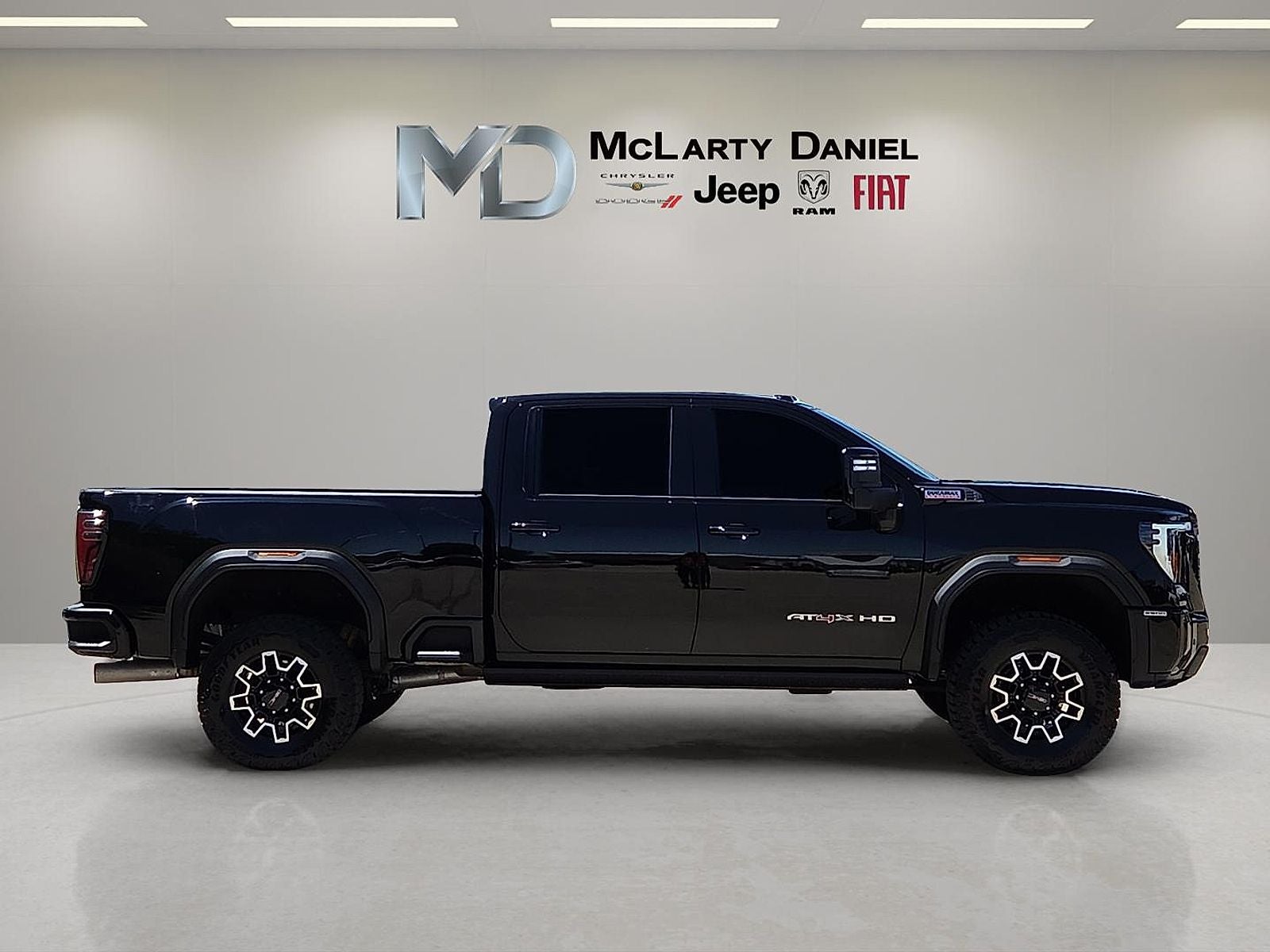 2025 GMC Sierra 2500HD 4WD Crew Cab Standard Bed AT4X