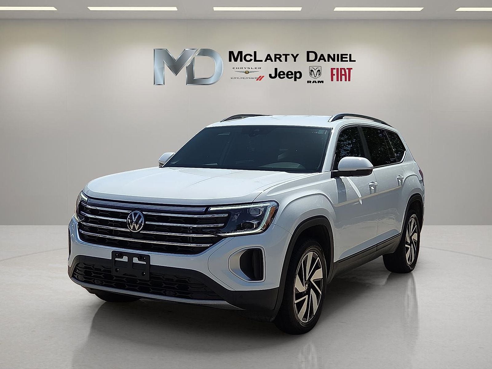 2025 Volkswagen Atlas 2.0T SE w/Technology