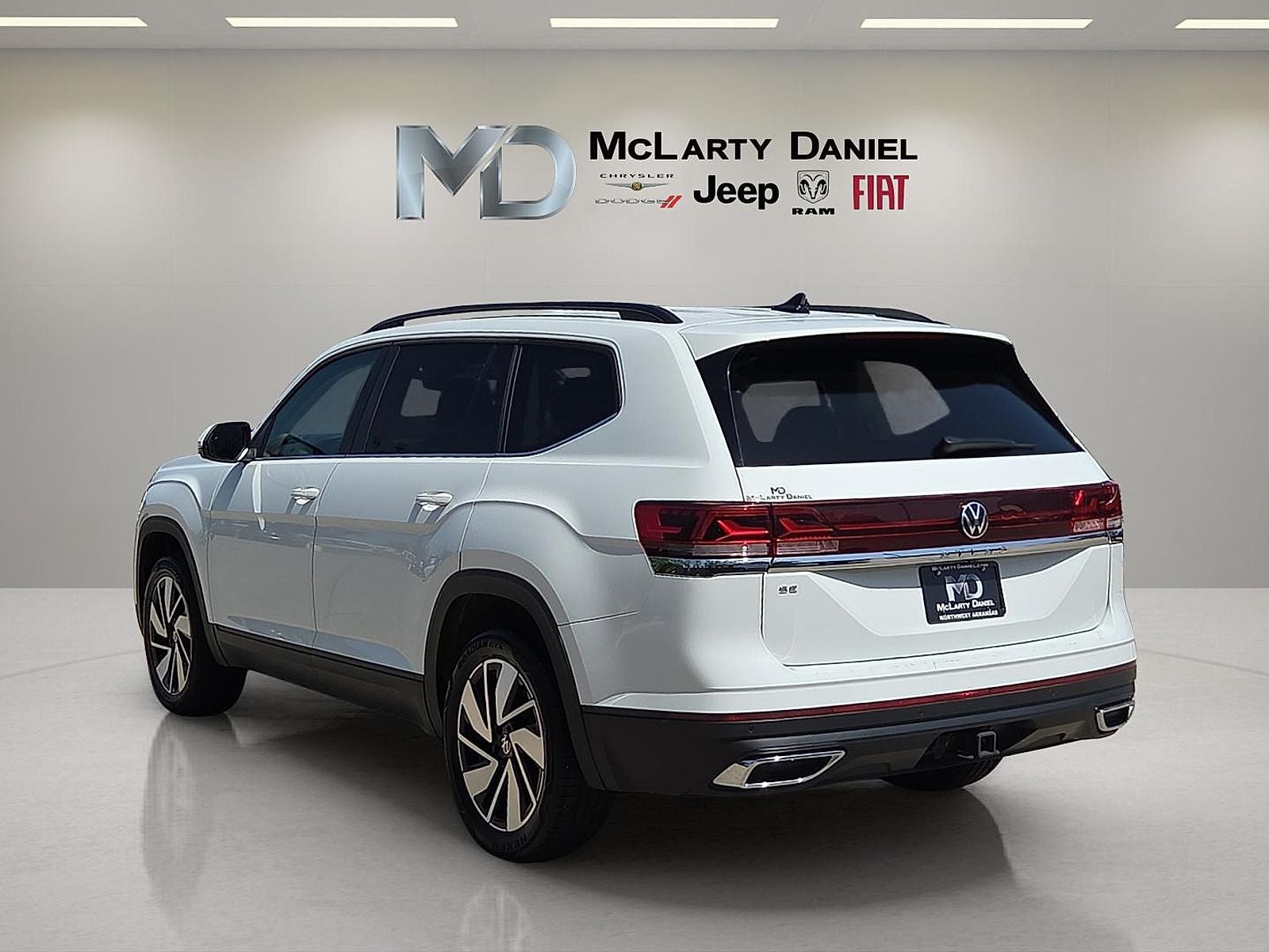 2025 Volkswagen Atlas 2.0T SE w/Technology