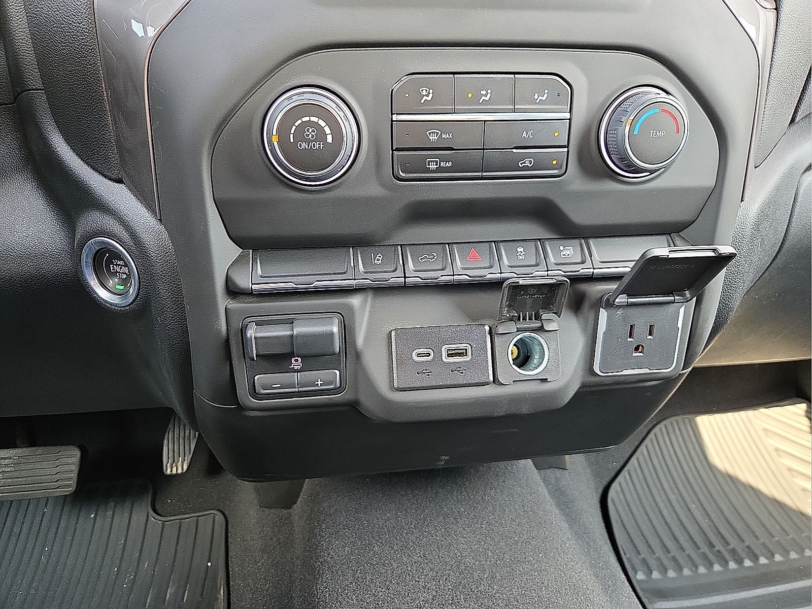 2024 Chevrolet Silverado 2500HD 4WD Crew Cab Standard Bed Custom