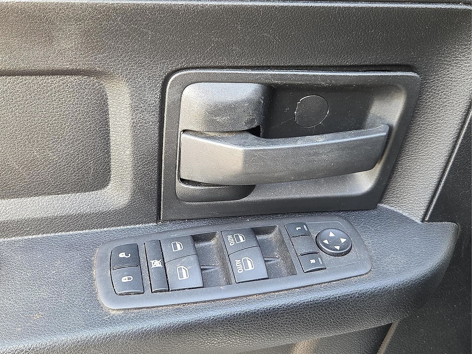 2022 RAM 1500 Classic Tradesman Crew Cab 4x4 5'7' Box