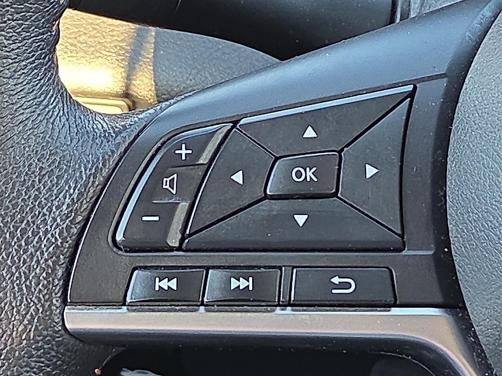 2021 Nissan Versa SR Xtronic CVT