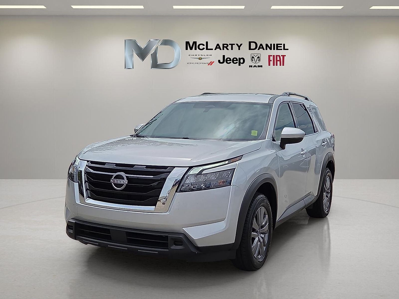 2025 Nissan Pathfinder SV FWD