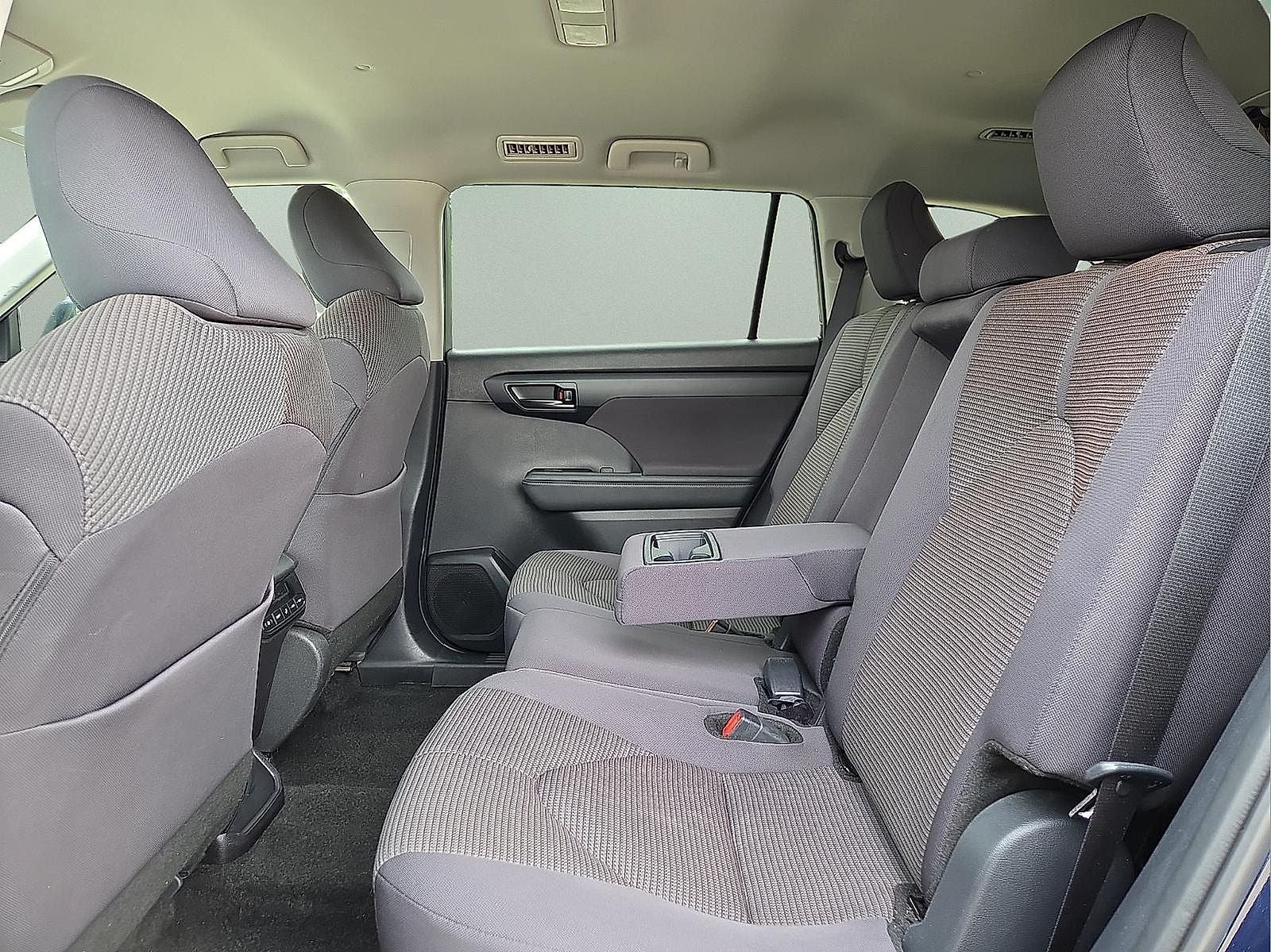 2025 Toyota Highlander LE
