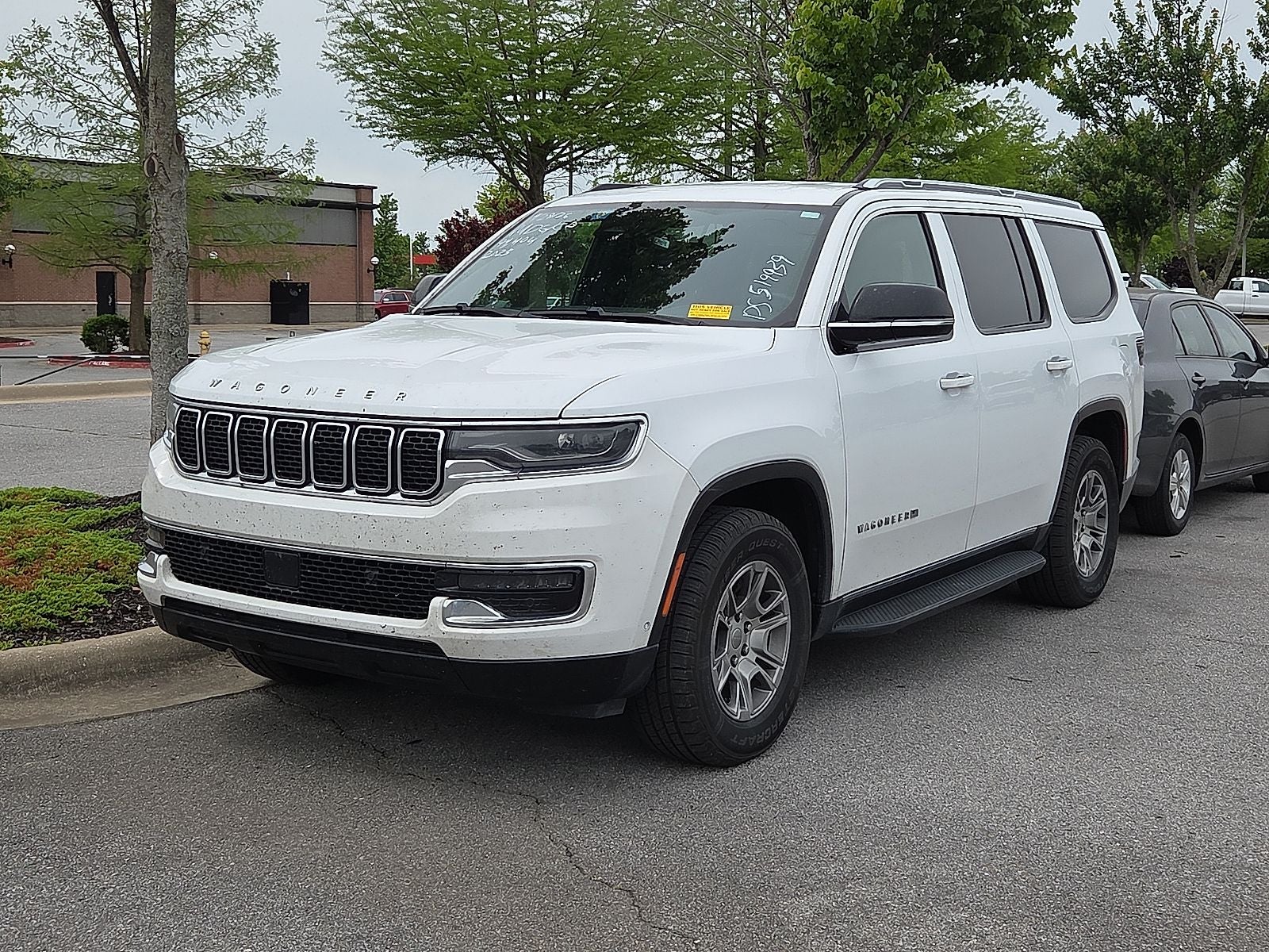 2023 Jeep Wagoneer Base