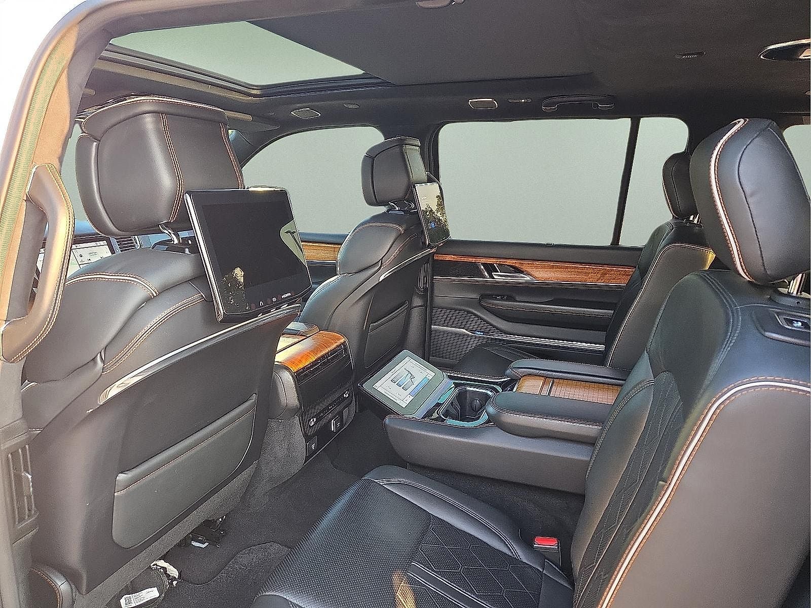 2022 Jeep Grand Wagoneer Series III
