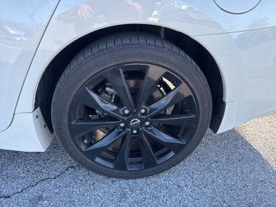 2023 Nissan Maxima SR