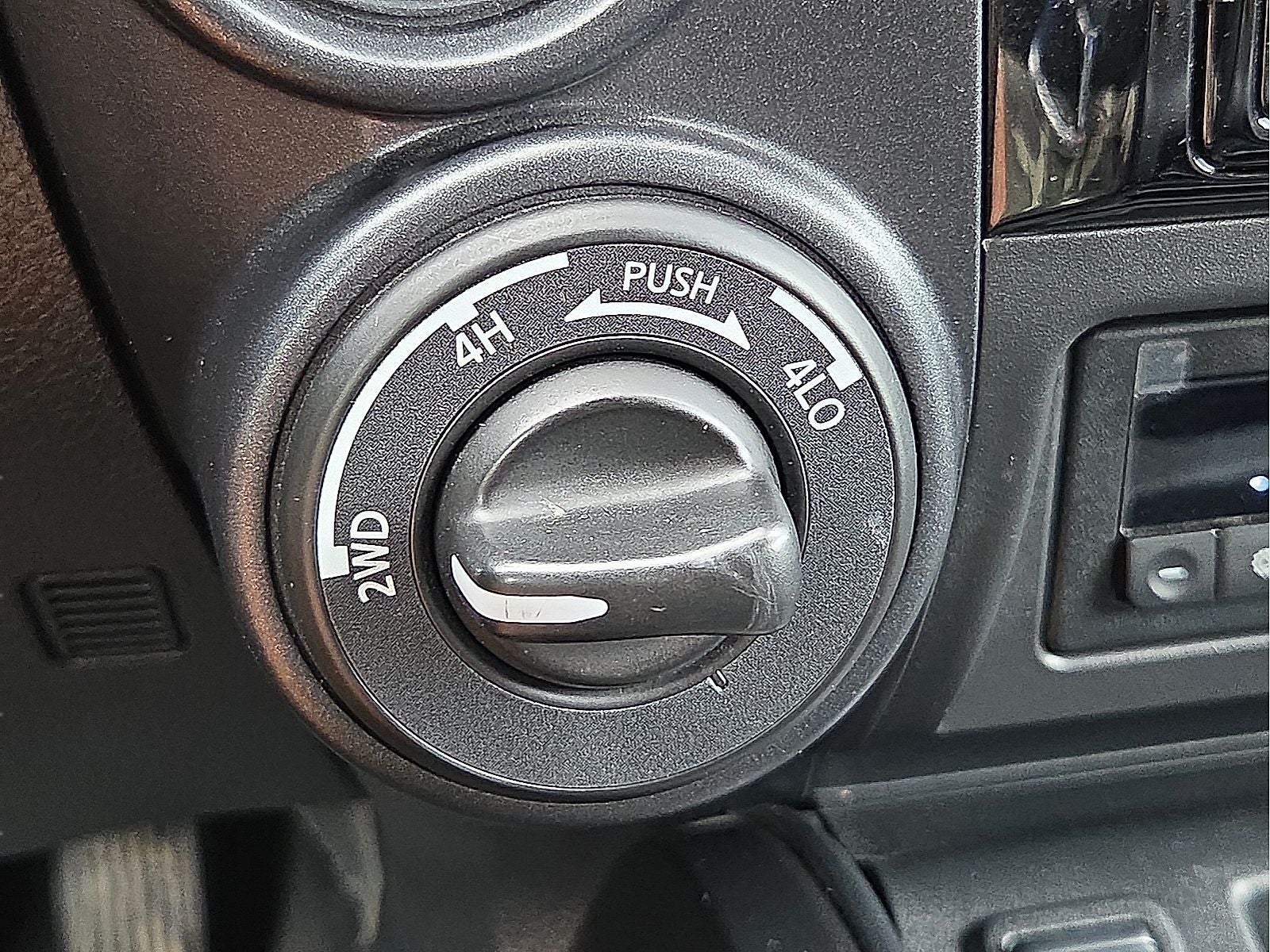 2023 Nissan Titan SV