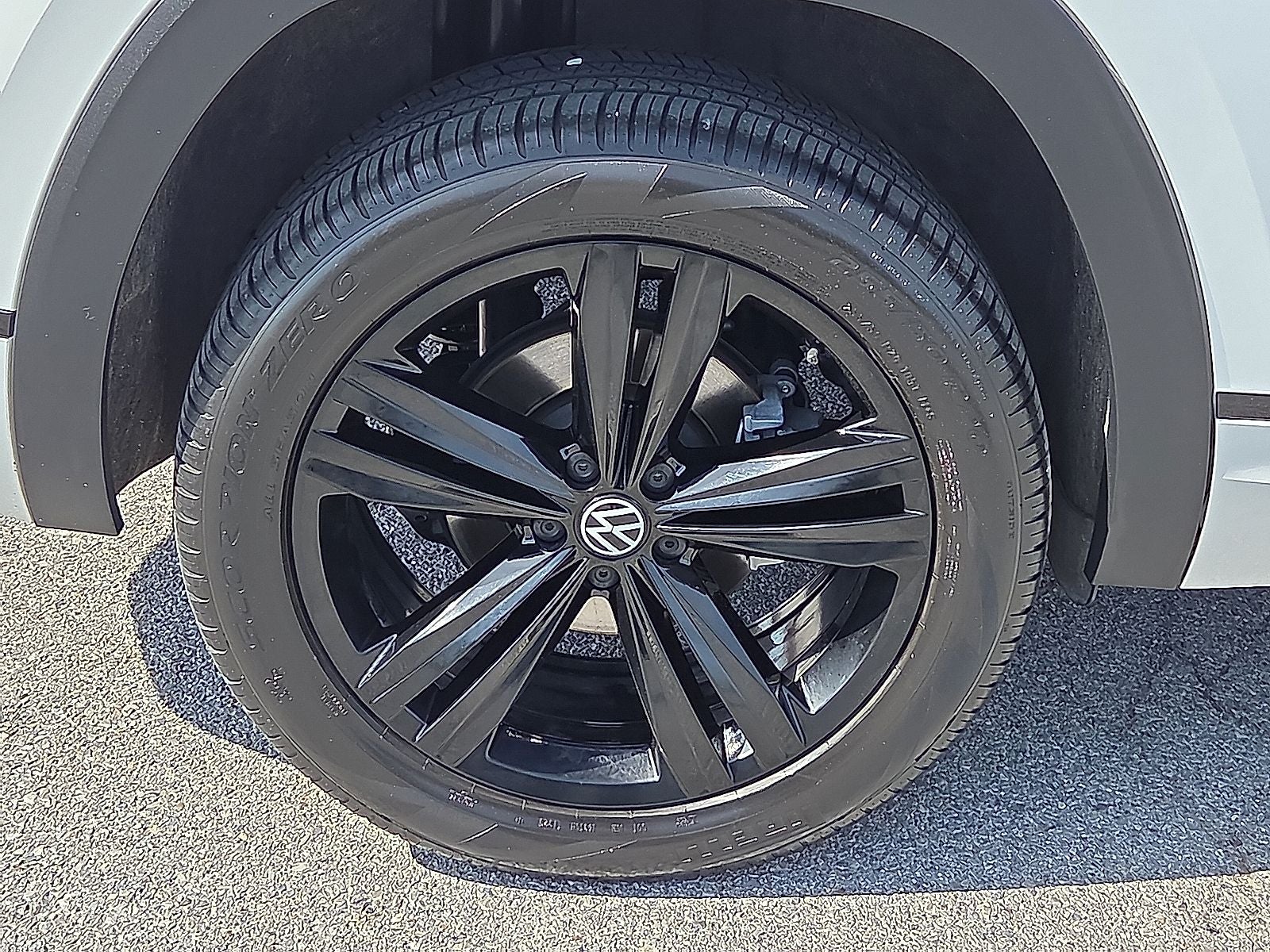 2023 Volkswagen Atlas Cross Sport 2.0T SEL R-Line