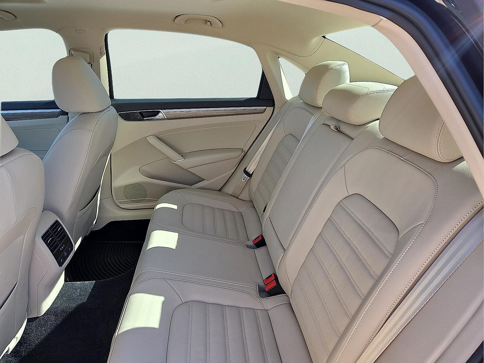 2017 Volkswagen Passat SEL Premium