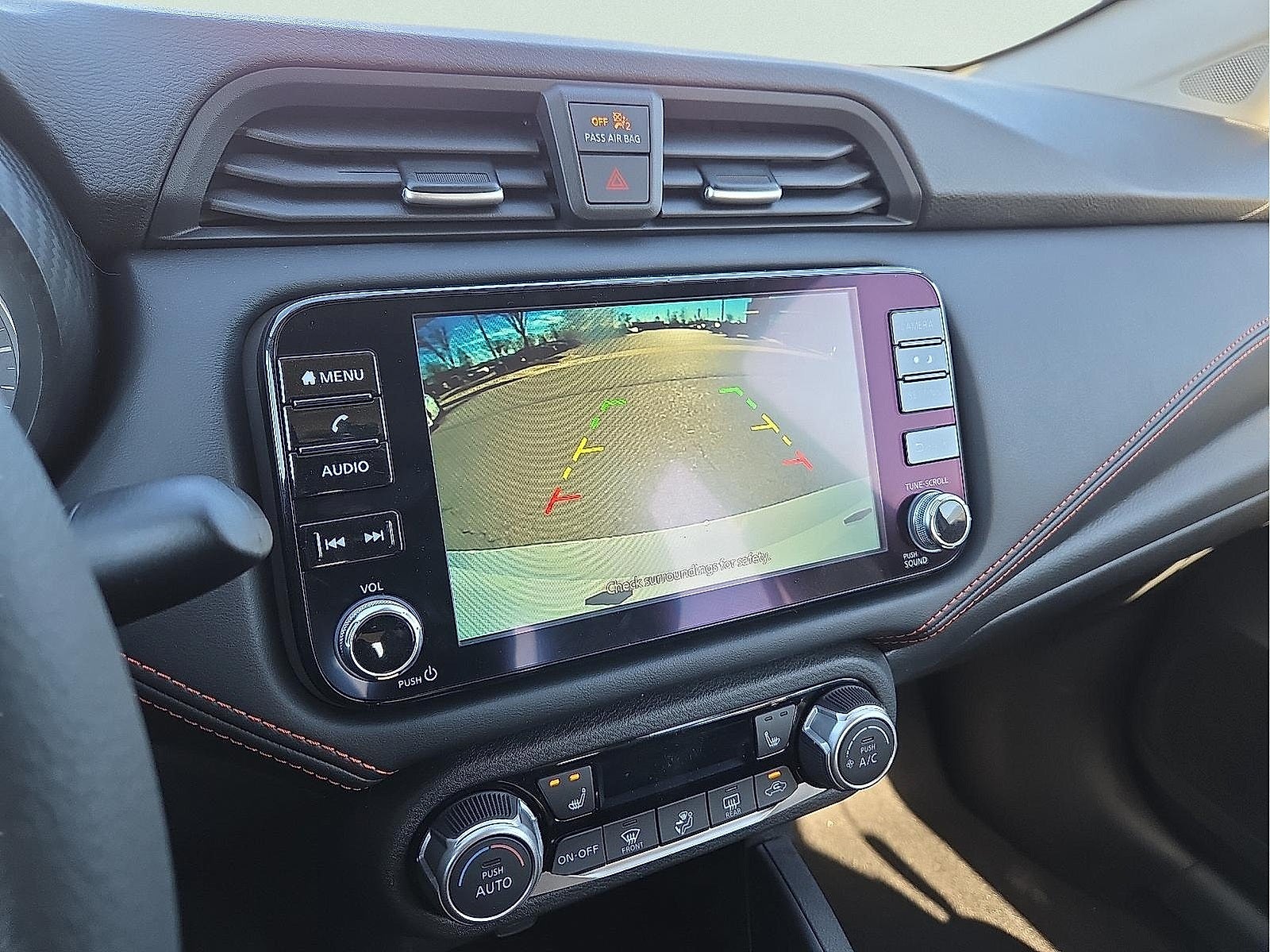 2025 Nissan Versa 1.6 SR