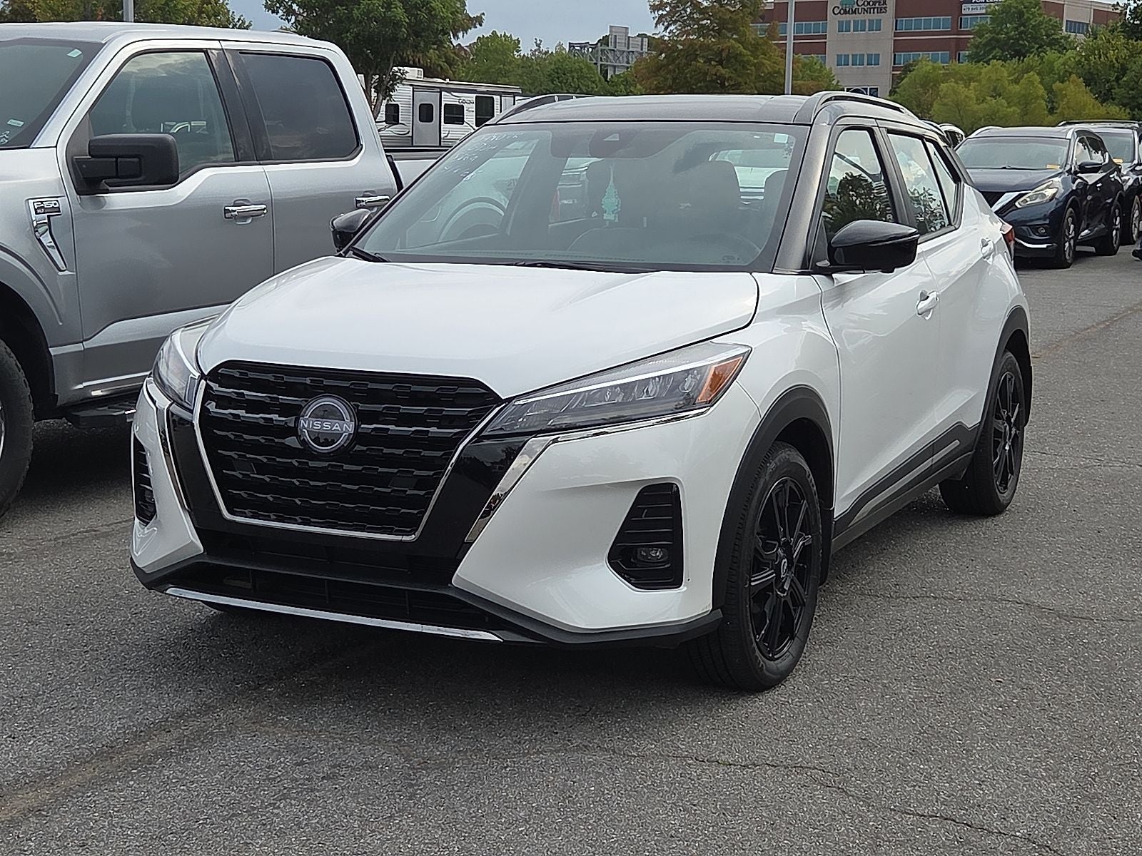 2024 Nissan Kicks SR