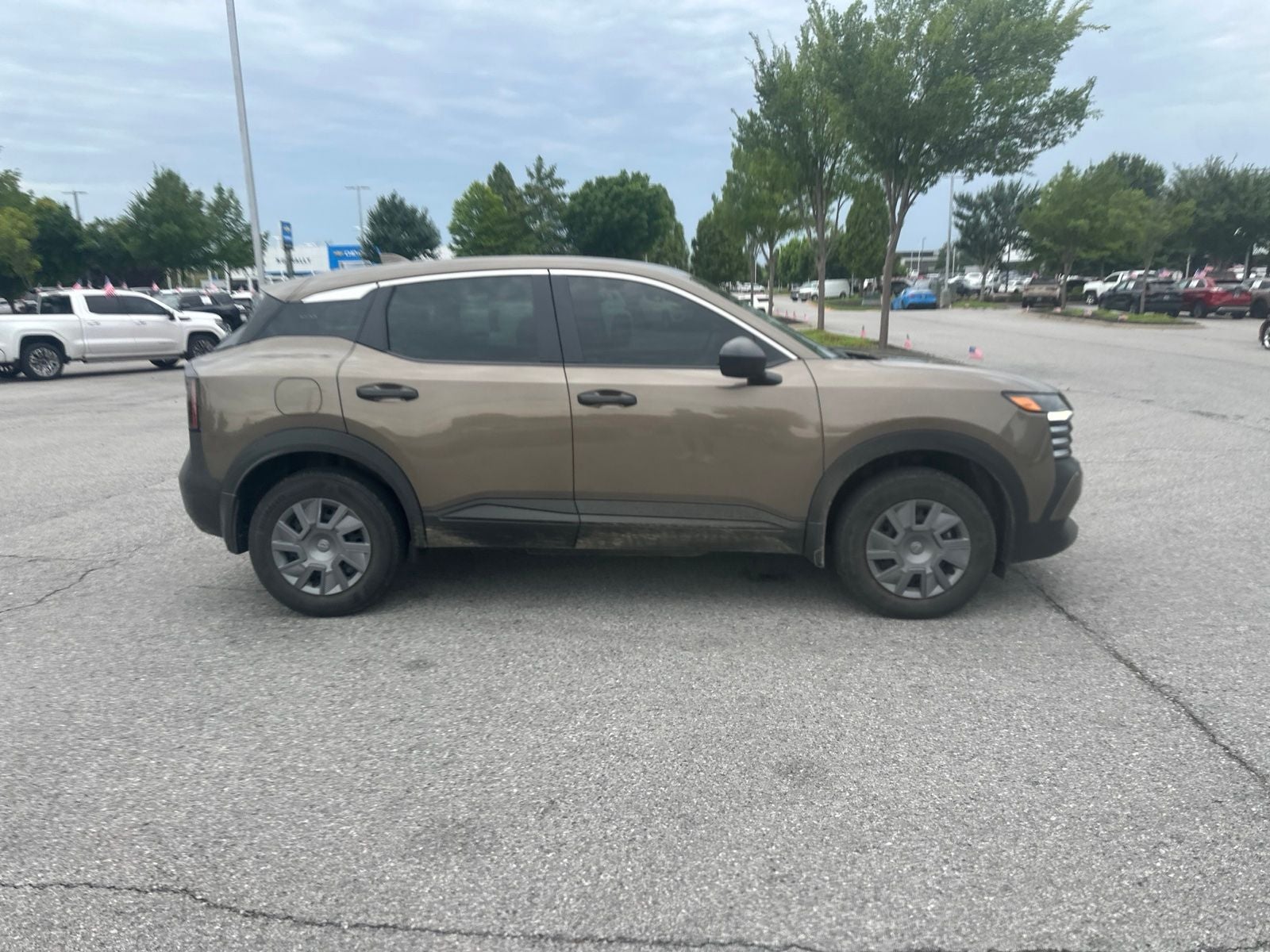 2025 Nissan Kicks S