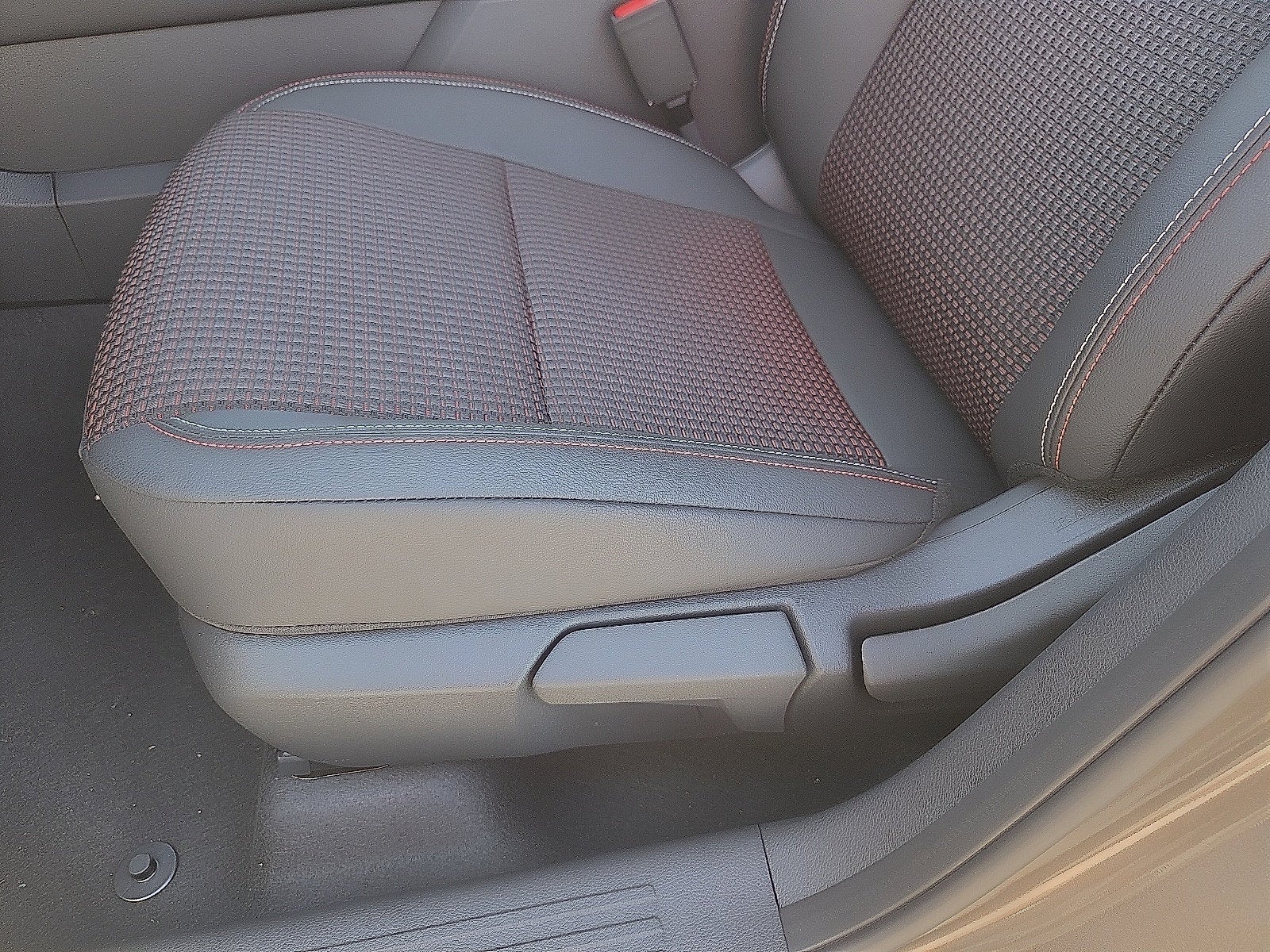 2027 Nissan Kicks SR