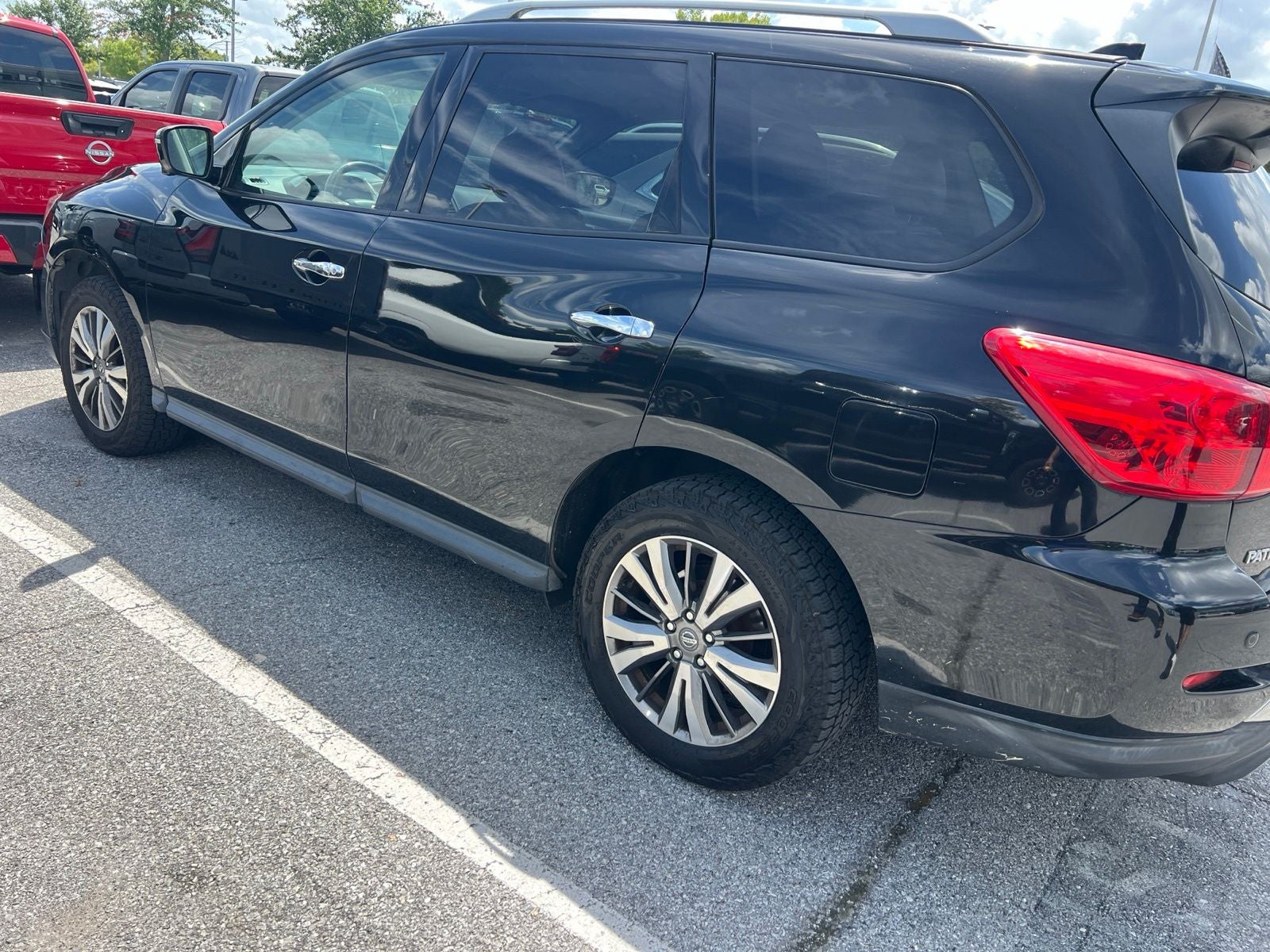 2020 Nissan Pathfinder SL