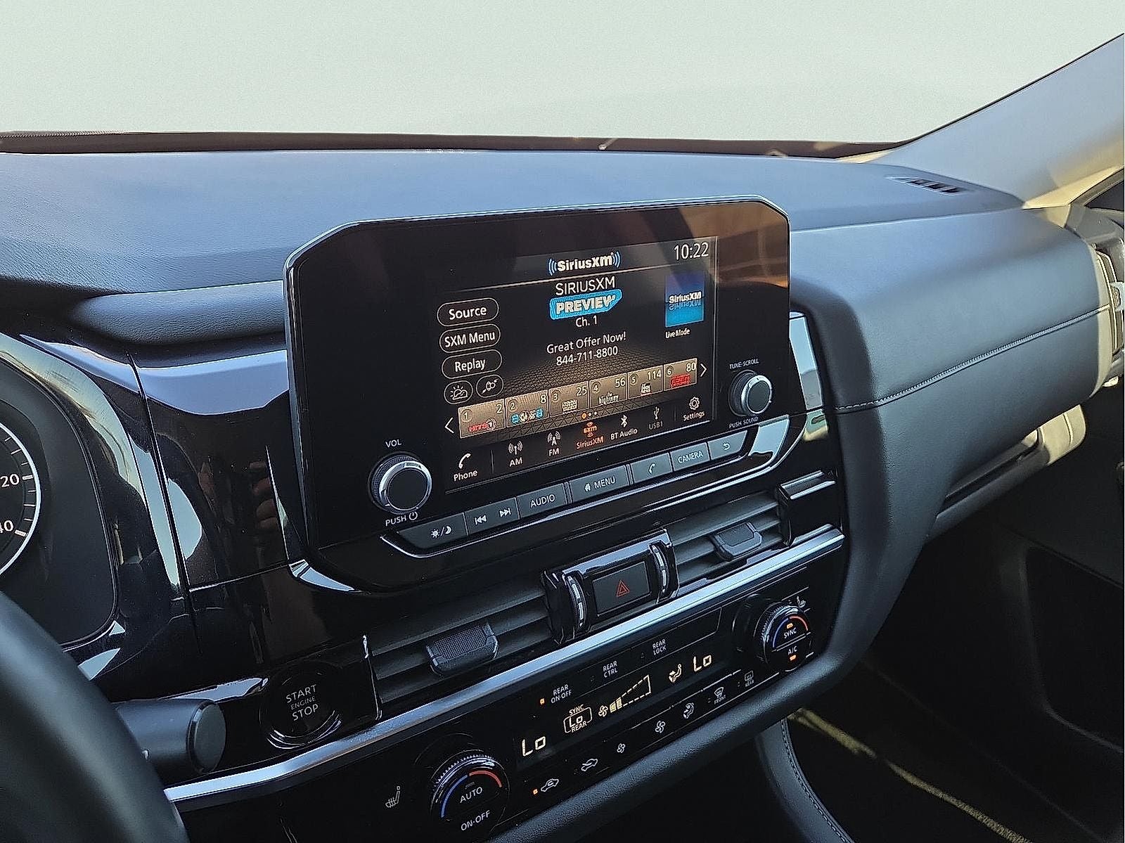 2025 Nissan Pathfinder SV