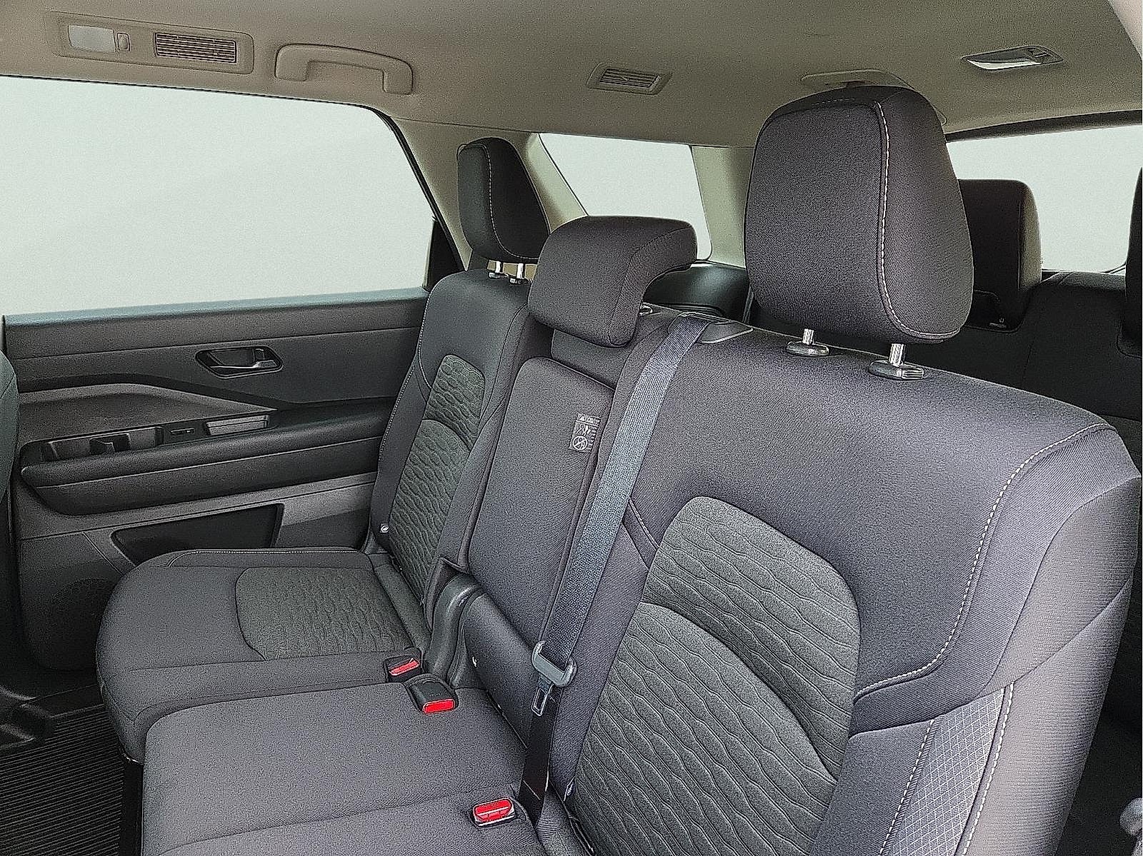 2023 Nissan Pathfinder SV