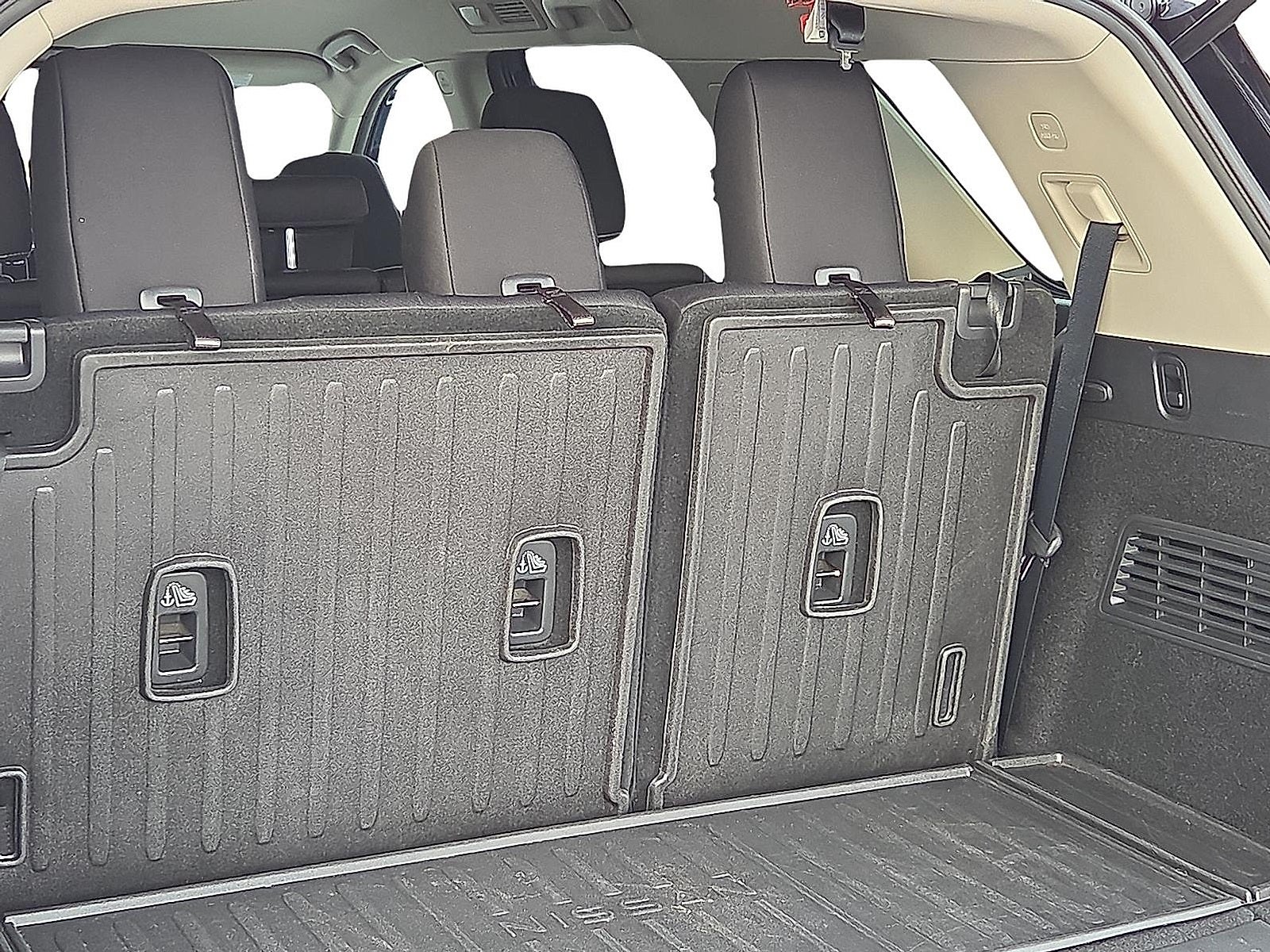 2023 Nissan Pathfinder SV