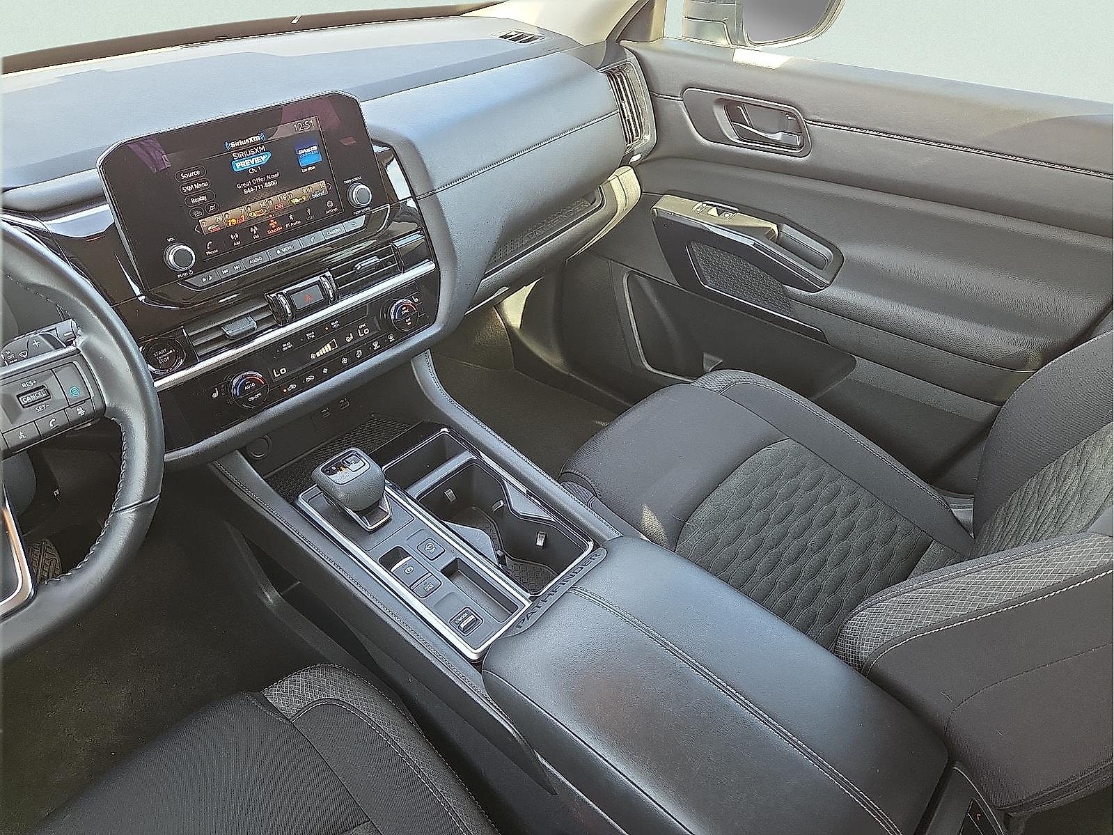 2025 Nissan Pathfinder SV