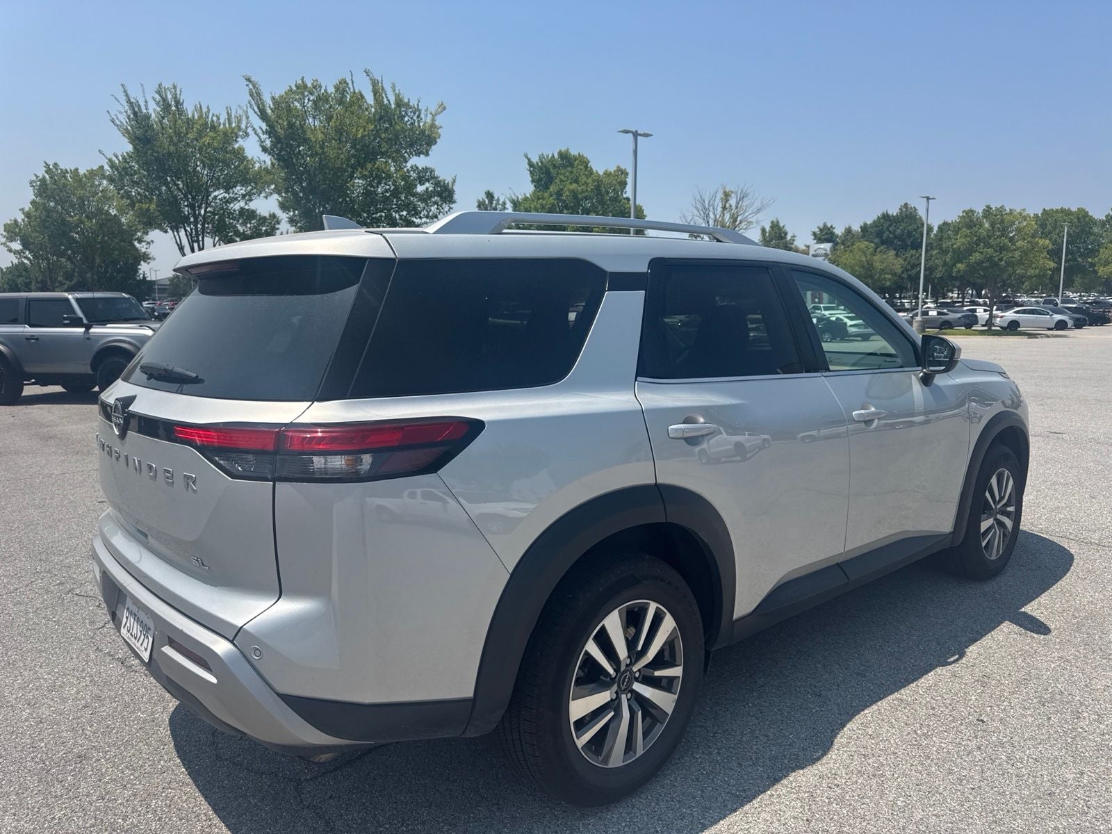 2025 Nissan Pathfinder SL