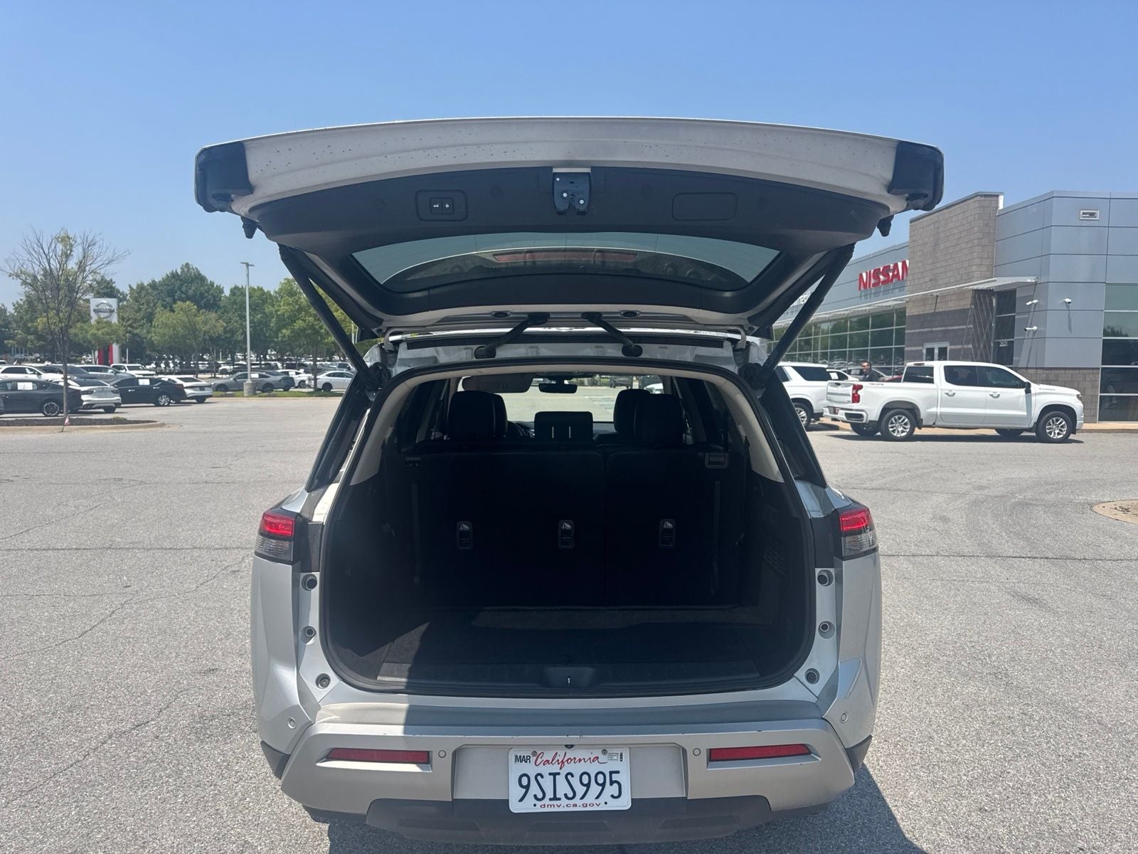 2025 Nissan Pathfinder SL