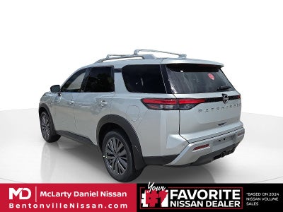 2025 Nissan Pathfinder SL