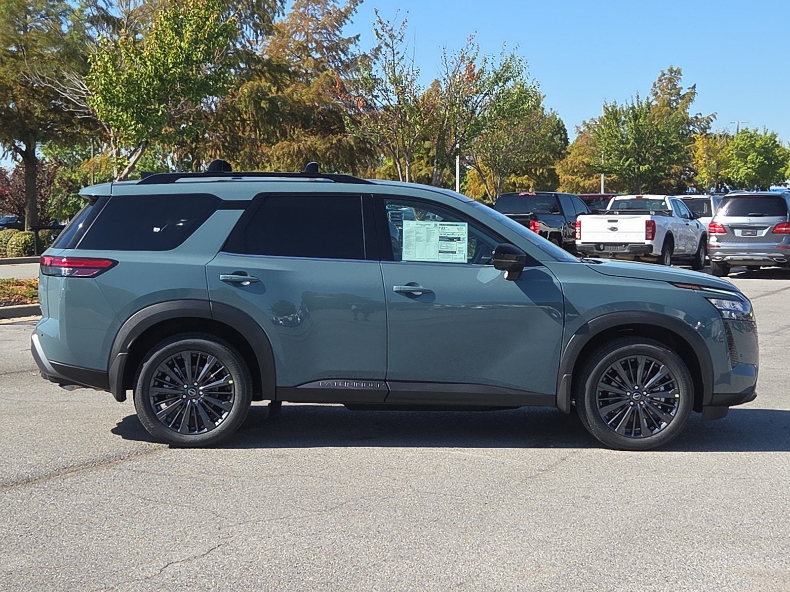 2026 Nissan Pathfinder SL