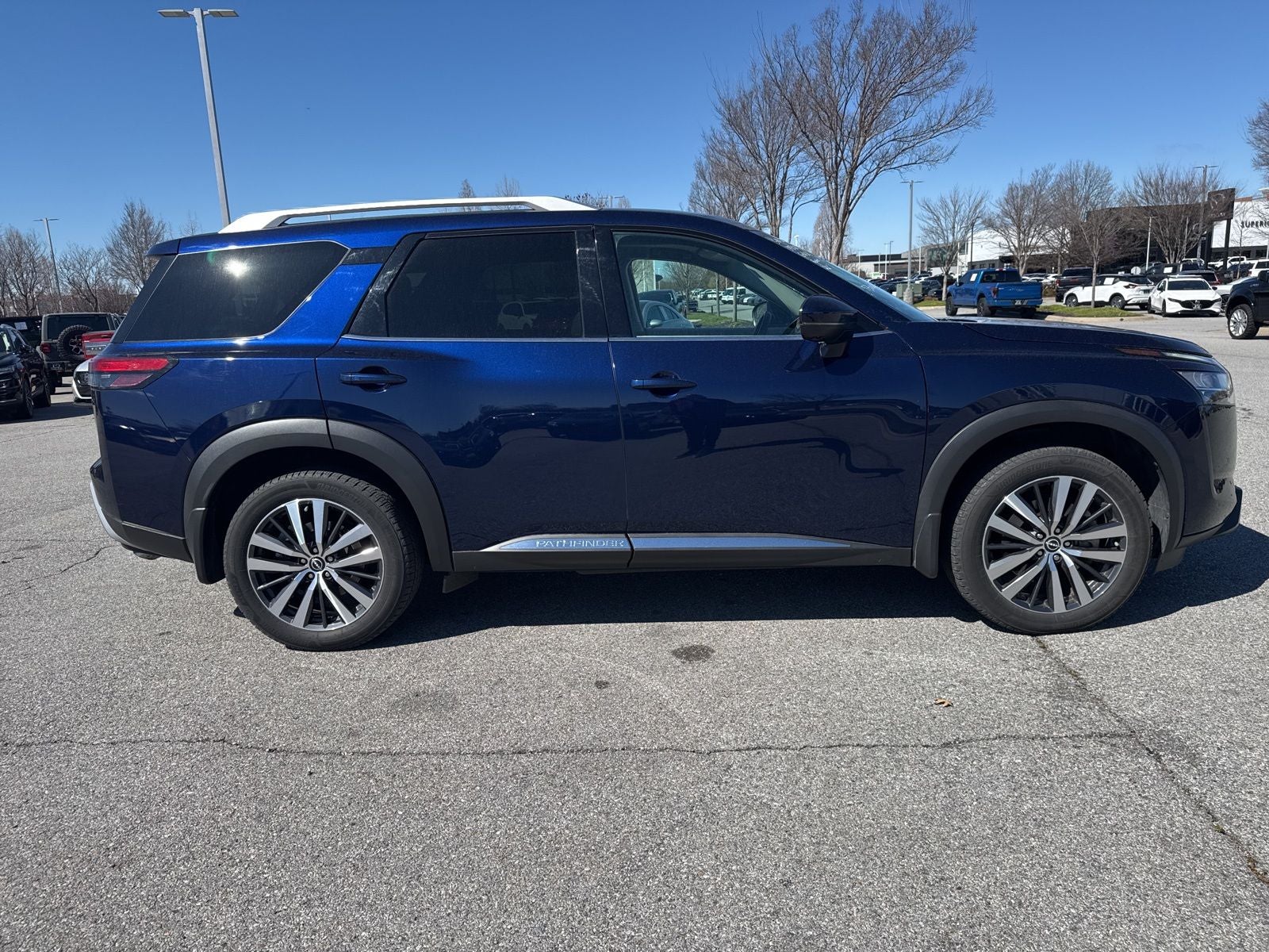 2022 Nissan Pathfinder Platinum