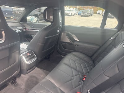 2025 BMW 7 Series 740i xDrive